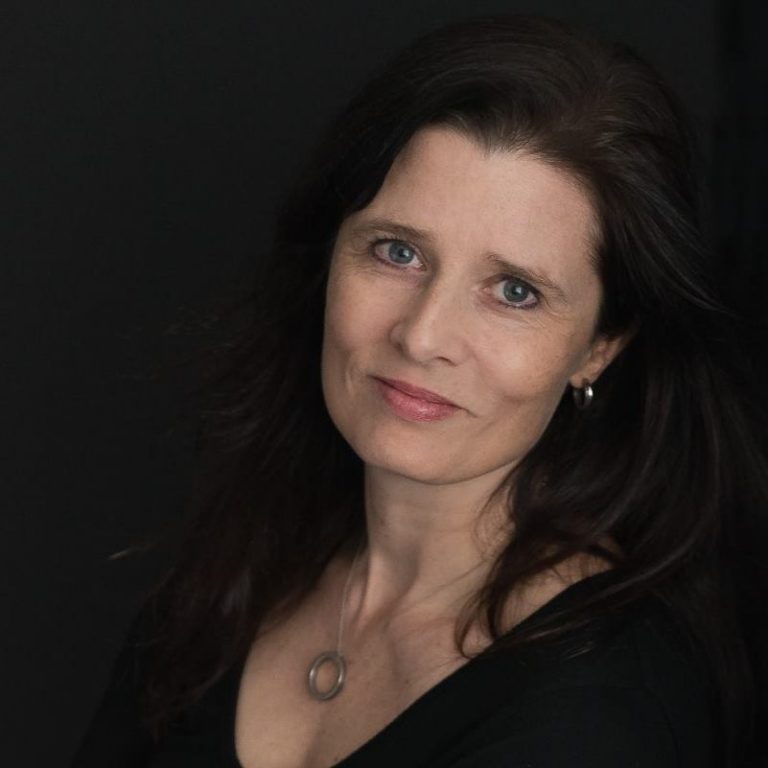 “FAMILY-TRAITS” By Des Kelly