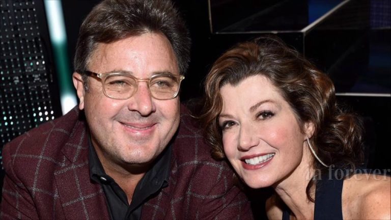 Look at Us – By Des Kelly