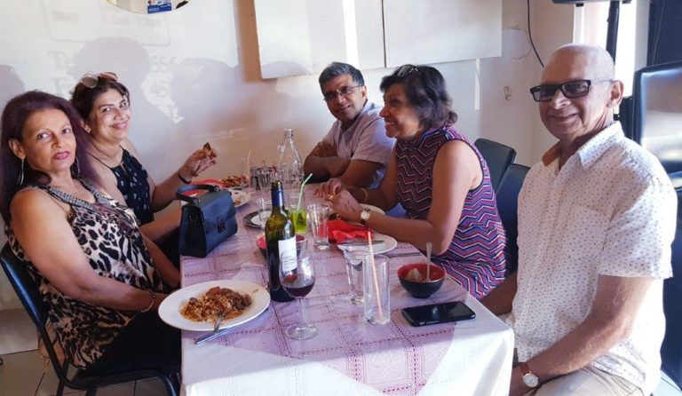 Mouth watering Crab lunch at Cha’s Cabin in Hallam – Photos thanks to Trevine Rodrigo