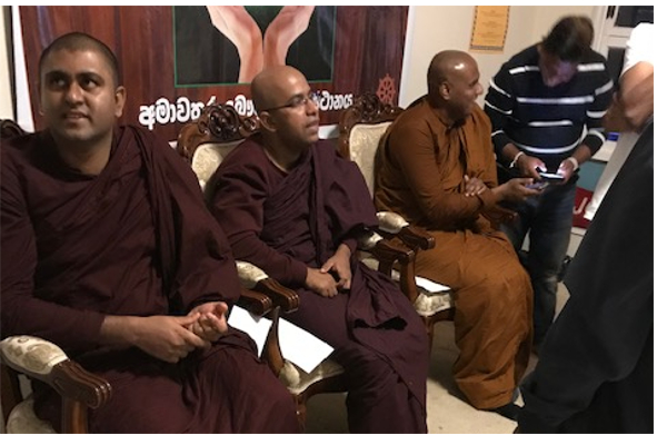 amawatuna_monks