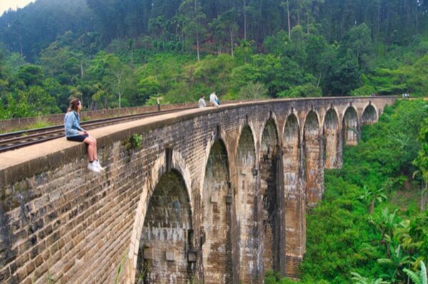 9-Arch-Bridge-sitting-on-the-edge