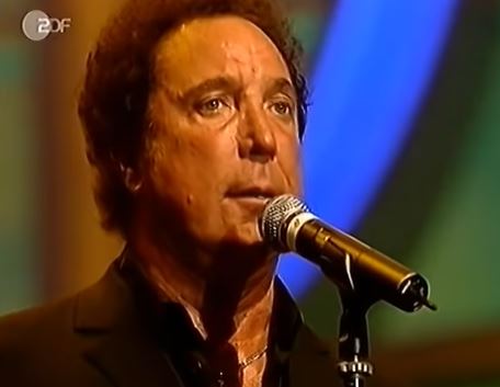 TOM JONES - Delilah (Pavarotti & Friends 2001)