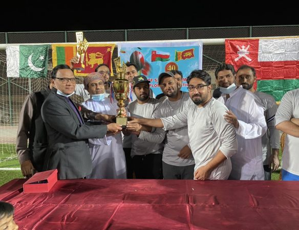 Ambassador of Sri Lanka to the Sultanate of Oman Ameer Ajwad plants Sri Lankan fruit sapling at Saara Oasis in Buraimi of Oman to mark the 40th anniversary of diplomatic relations