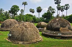 Extraordinary ruins of Kadurugoda Temple in the Northern Province By Arundathie Abeysinghe