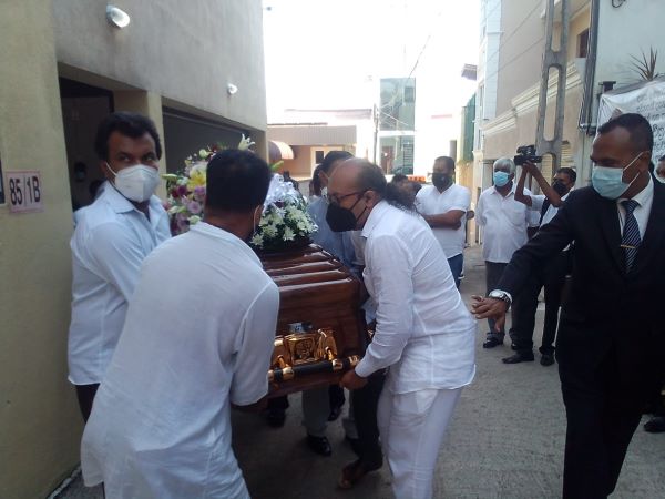  Remains of Visharada Neela Wickramasinghe flown in from Milan cremated at Kanatta – by Sunil Thenabadu 