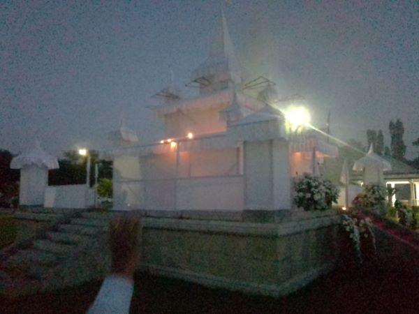 Remains of Visharada Neela Wickramasinghe flown in from Milan cremated at Kanatta - by Sunil Thenabadu