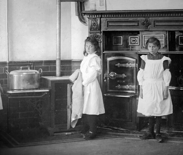 What ‘Downton Abbey’ doesn’t show you: The dark side of life as a servant in Britain’s mansions - by RAQUEL VIDALES