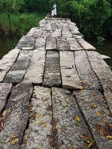 Mahakanadarawa Stone Bridge