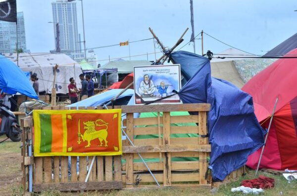 Protesters remove tents in Galle Face