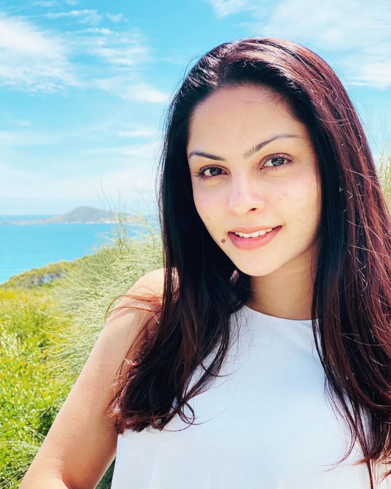 SHALINI THARAKA AUTOGRAPHED CELEBRATED TELE AND FILM ACTRESS, PROMINENT DANCER.PRESENTER,LYRICIST AT SUMMIT OF CELEBRITY – by Sunil Thenabadu