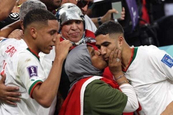 Moroccan team was shown love their mothers -