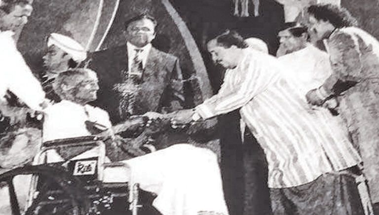 Santin Gunawardena – Small-made giant on the stage-Jack of Many Trades – by Sunil Thenabadu