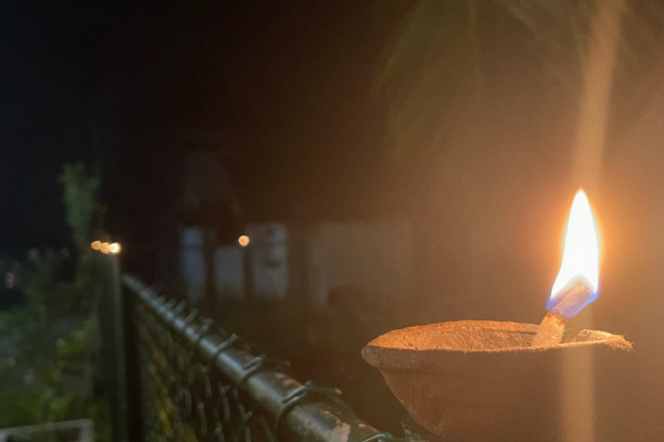vesak oil lamp- elanka