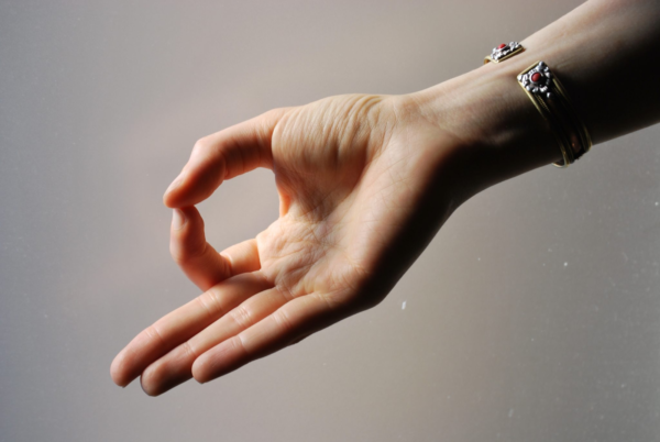 gayan mudra