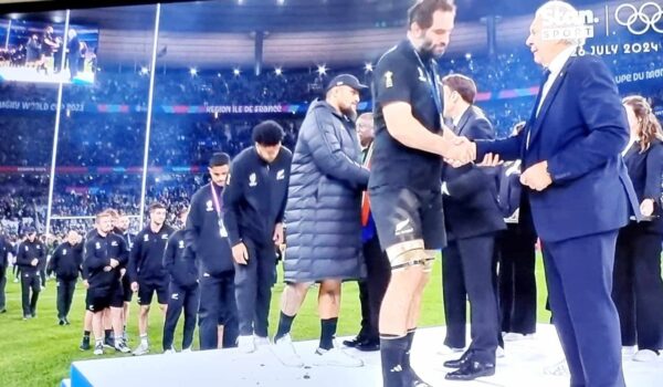 Undermanned All Blacks undone by ferocious Springboks.   One point nail biter makes South Africa the only four time World Cup winner. - BY TREVINE RODRIGO IN MELBOURNE.  (eLanka Sports editor)