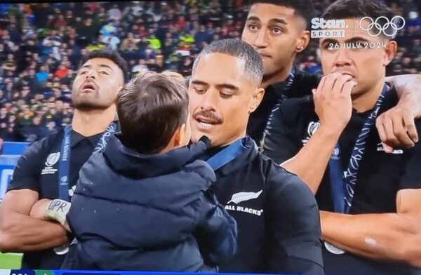 Undermanned All Blacks undone by ferocious Springboks.   One point nail biter makes South Africa the only four time World Cup winner. - BY TREVINE RODRIGO IN MELBOURNE.  (eLanka Sports editor)