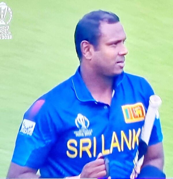 Bangladesh and questionable umpiring make for a sad day in cricketing history.  Sr Lanka bow out of World Cup. - BY TREVINE RODRIGO IN MELBOURNE.  (Elanka Sports Editor).
