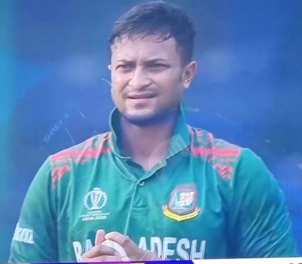 Bangladesh and questionable umpiring make for a sad day in cricketing history.  Sr Lanka bow out of World Cup. - BY TREVINE RODRIGO IN MELBOURNE.  (Elanka Sports Editor).
