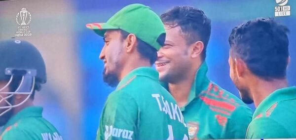 Bangladesh and questionable umpiring make for a sad day in cricketing history.  Sr Lanka bow out of World Cup. - BY TREVINE RODRIGO IN MELBOURNE.  (Elanka Sports Editor).