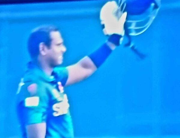Bangladesh and questionable umpiring make for a sad day in cricketing history.  Sr Lanka bow out of World Cup. - BY TREVINE RODRIGO IN MELBOURNE.  (Elanka Sports Editor).