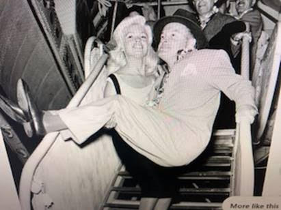 Jayne Mansfield carrying Bob Hope at Burbank airport -- what a strong woman Bob HOPE took JAYNE MANSFIELD TO Vietnam to entertain the GIs Jayne started striptease, shredding piece by piece. There were rapturous cheers and a CLAPPING, WITH ACCOMPANIMENTS OF 'COME ON JAYNE, QUICKER AND FASTER 'ETC WHEN she was stark naked all CHEERS CAME TO NOUGHT. NIL CLAPPING DEAD SILENCE WAS THE ORDER. JAYNE WHISPERED TO BOB 'WHY AREN'T THEY CLAPPING ANYMORE" CAME the dead pan answer 'HOW CAN THEY CLAP WITH ONE HAND'