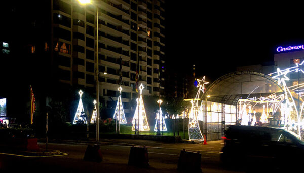 A drive to Galle Face last night - Some X Mas delights