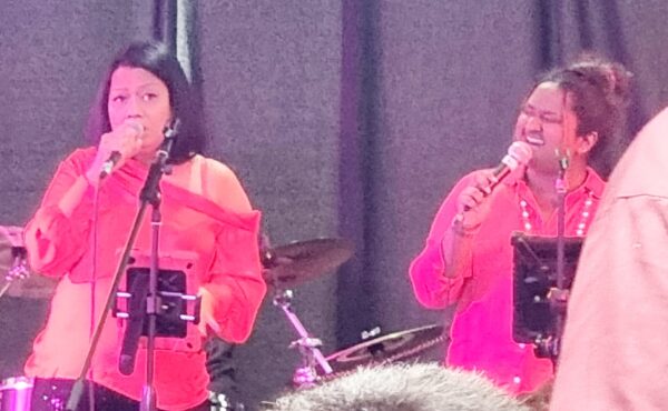 Christmas party at the Walawwa with Noeline Honter and Sohan Weerasinghe from Sri Lanka with Andrea Marr and popular band Ebony - by Trevine Rodrigo (eLanka)