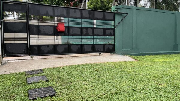 For Sale - 17 Perch Land & Greenhouse in Wijaya Mawatha, Athurugiriya