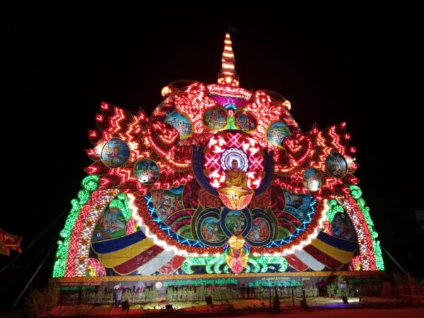 Vesak Thoran
