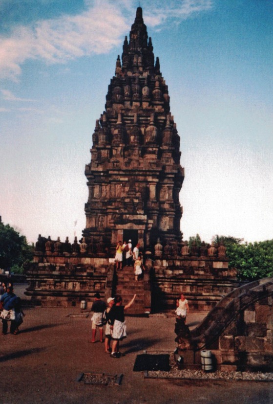 SILENT SENTINELS OF ANCIENT GLORY. THE PRAMBANAN HINDU TEMPLES OF EAST JAVA – by Bernard VanCuylenburg