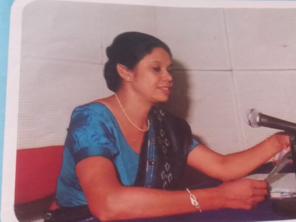 ශ්රී ලංකාවේ ප්රථම රූපවාහිනී නිවේදිකා සුමනාවන් දිවි සැරියෙන් සමු ගනී - By Dr Gamini Kariyawasam2