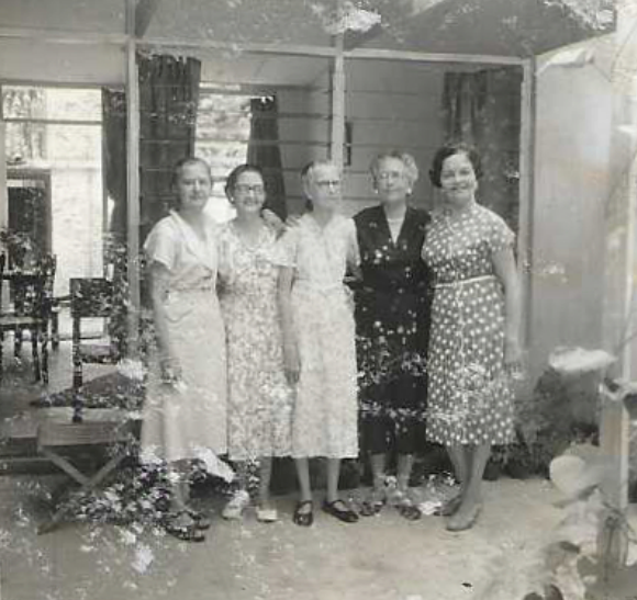 Beven sisters - Tootsie - Doris - Ruth - Blanche - Bonnie.