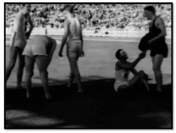 John Holland (New Zealand) who came second congratulates Duncan White.