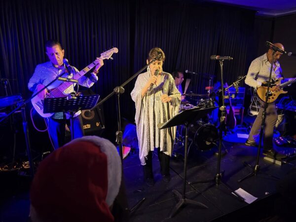 Christmas Carols with Noeline Honter