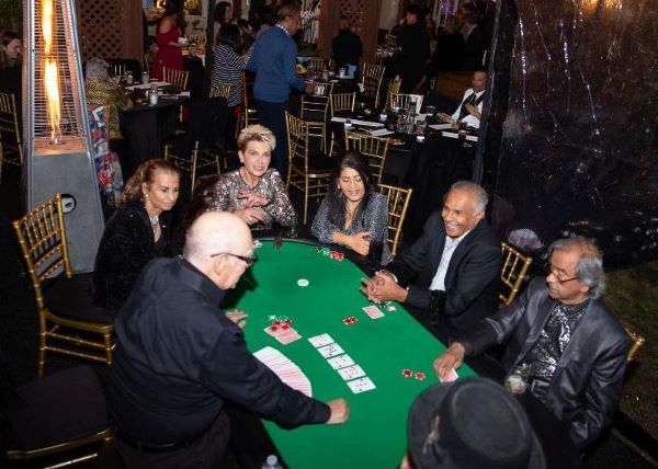Fay Herft, Gina Rutnam, Suba and Alex Perera and Dr. Ranjit Karu play poker 