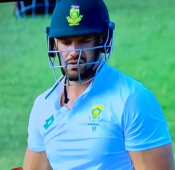 Flat footed Sri Lanka crumble in Port Elizabeth giving South Africa clean sweep