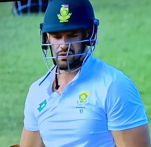 South Africa jump to number two with comprehensive thrashing of Sri Lanka. Humbled Lankans tumble from number three spot (1)