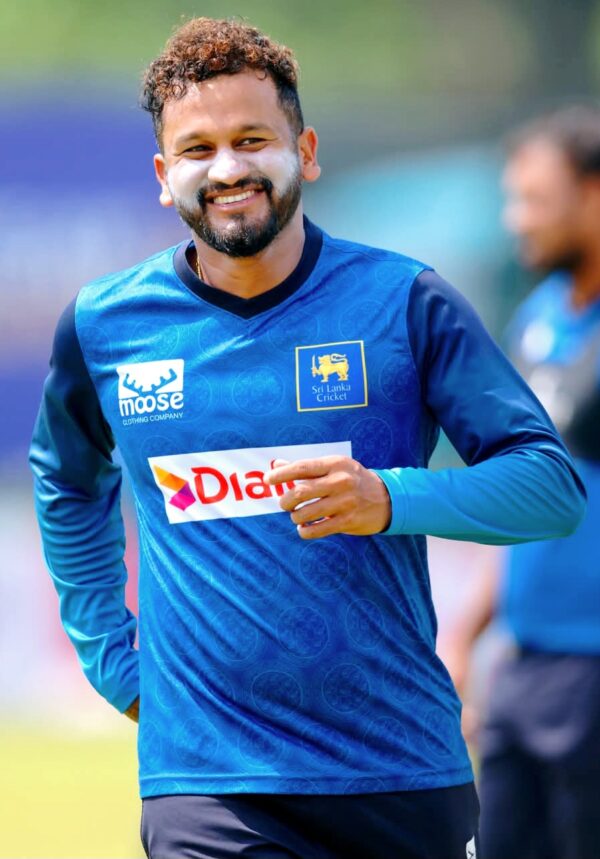 Do it for Dimuth Karunaratne and give him a memorable send off is Sri Lanka's challenge in the second Test. - BY TREVINE RODRIGO IN MELBOURNE. (eLanka Sports Editor) (2)