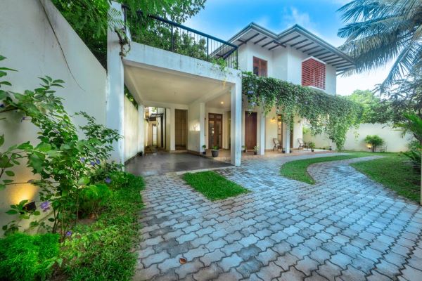 Luxury 4-Bedroom House for Sale in Thalangama | Spacious Home with Modern Amenities & Garden