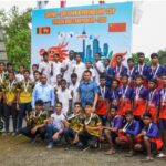 Boys winning teams with Rear Admiral Damien Fernando (Chief of Staff of Navy) and Captain (SBS) Chaminda Wijesiri