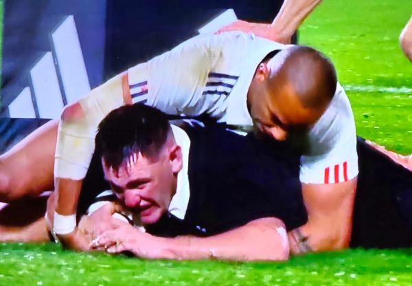 All Blacks make it a clean sweep against determined French. – BY TREVINE RODRIGO IN MELBOURNE. (eLanka Sports Editor)