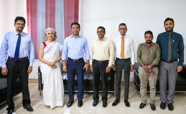 'Democracy in Debt' සමග බීනා සාර්වා සහ ප්‍රියන්ත ප්‍රදීප් රණසිංහ, ජනමාධ්‍ය ඇමති හමුවෙයි